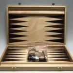 Backgammon, 35x23cm-es világosbarna fadobozban - 601121 Biztonságos vásárlás