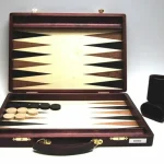 Backgammon sötétbarna fa fogantyúval, intarziás, 38x26 cm-es - 601163 Biztonságos fizetés