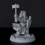 Titan Forge Miniatures Gnome Male Cleric ver 3 Prémium