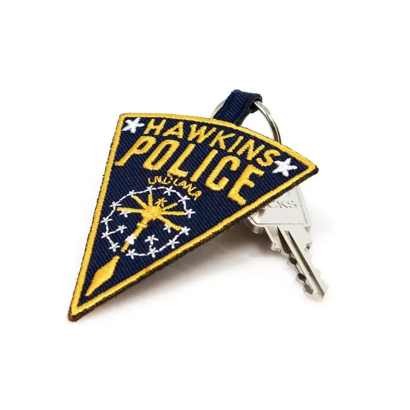 Kedvezmény Stranger Things (Hawkins Police) szőtt kulcstartó